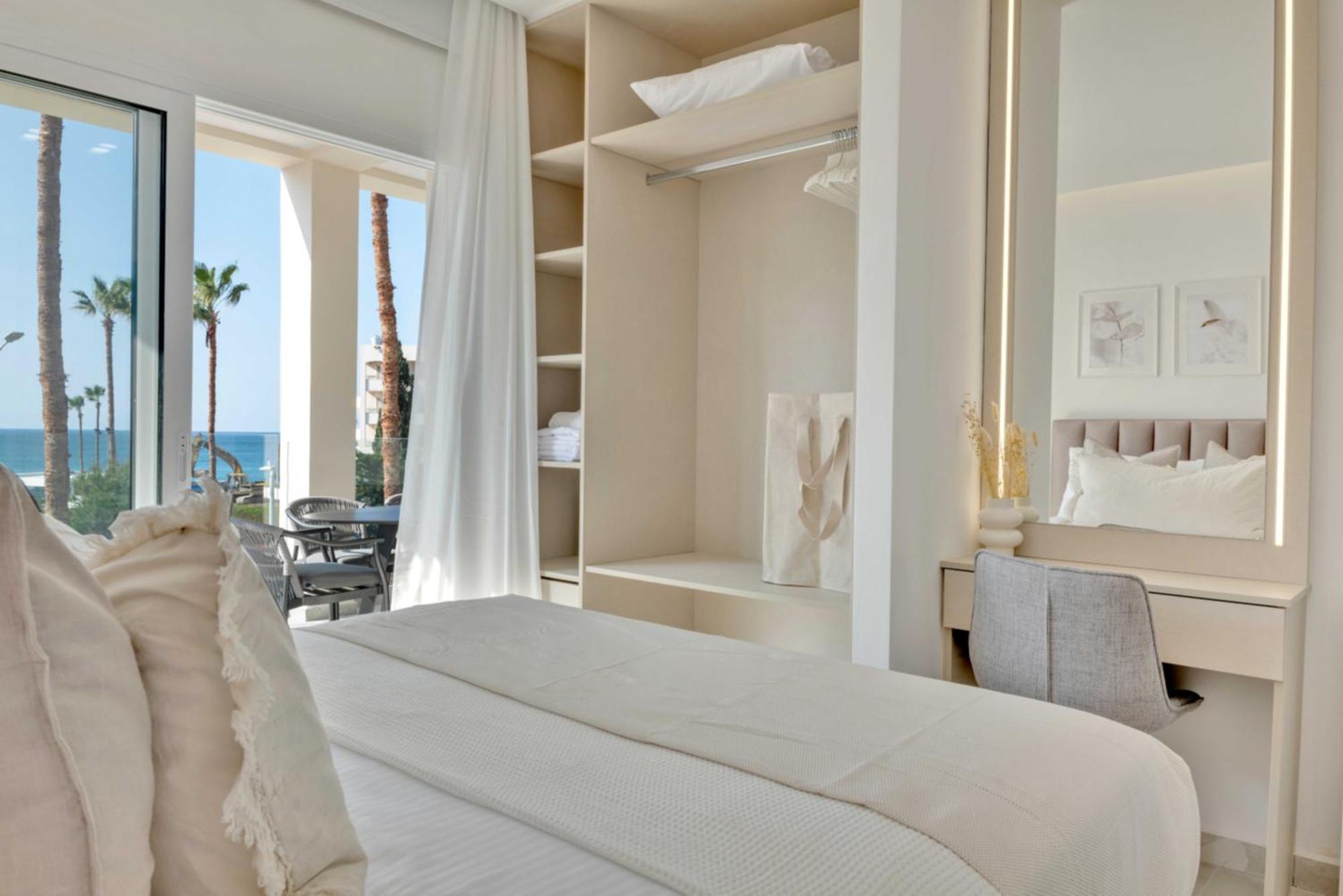 파포스 Phaedrus Living: Seaview Luxury Flat Limnaria 150 아파트 외부 사진