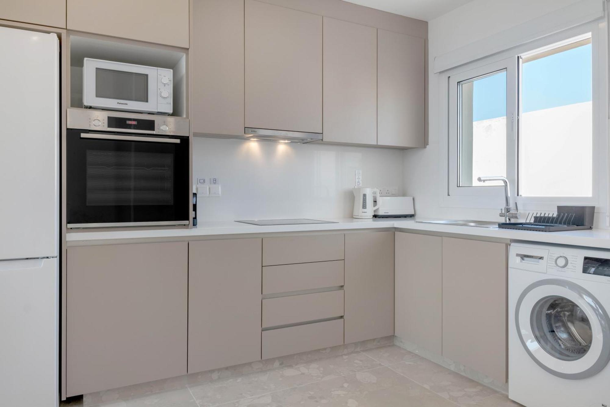 파포스 Phaedrus Living: Seaview Luxury Flat Limnaria 150 아파트 외부 사진